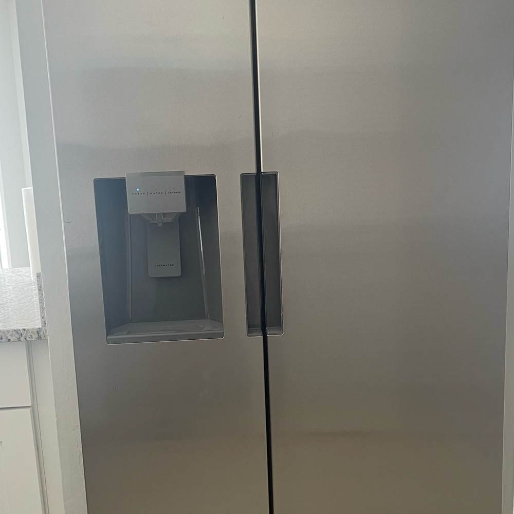 Refrigerator Insignia